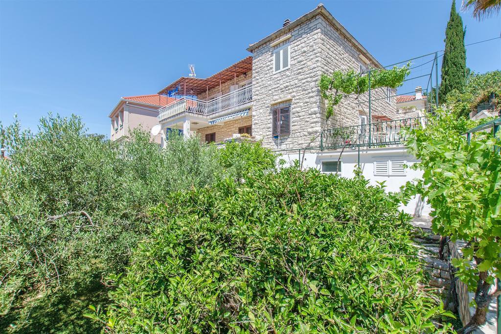 Apartments Vojka Milna  Ngoại thất bức ảnh